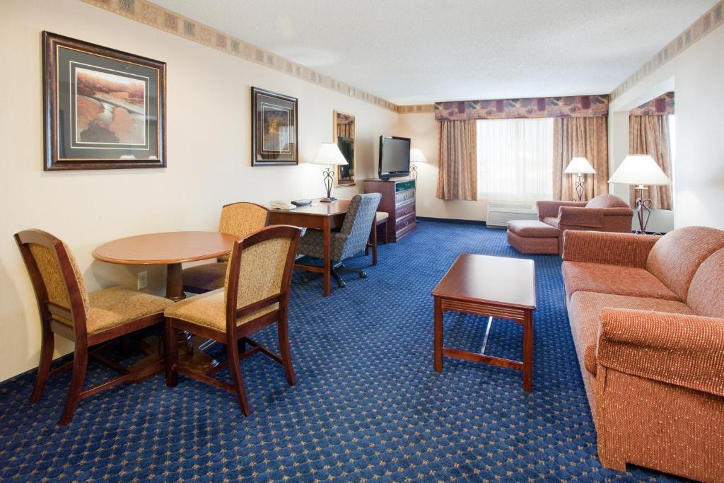 Holiday Inn Express Hotel & Suites Cheyenne an IHG Hotel image 15