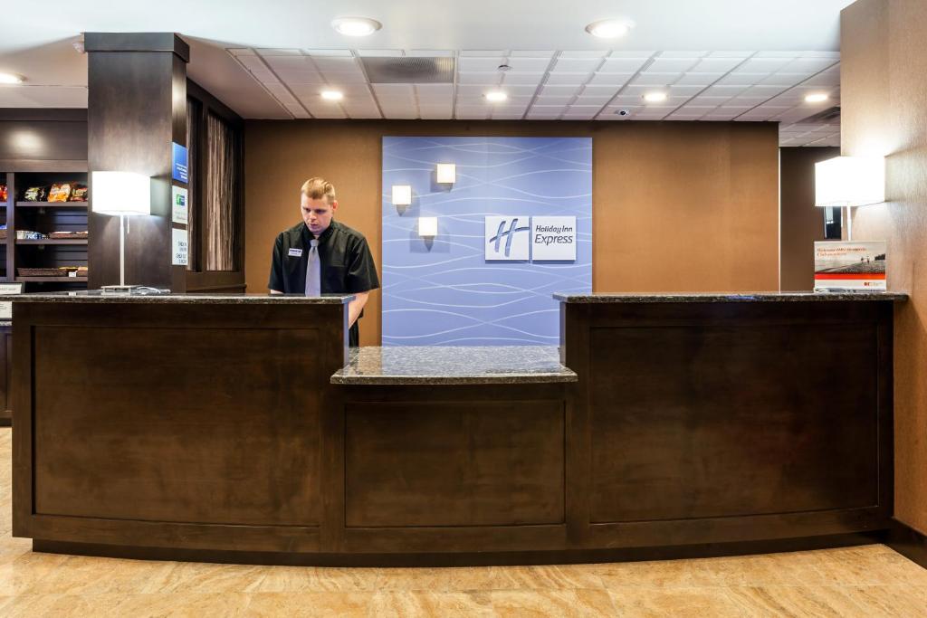 Holiday Inn Express Hotel & Suites Cheyenne an IHG Hotel image 20